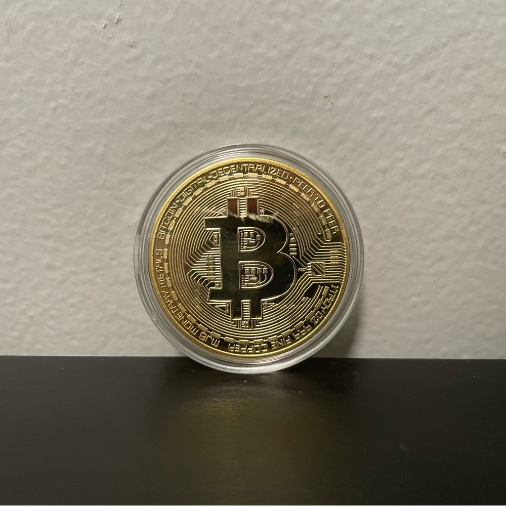 Bitcoin Physical Commemorative Coin Gold Plated w/ Case Crypto Collectible NEW